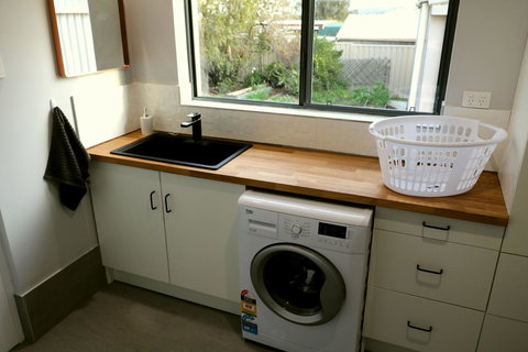 The Purple Door On Seaview - Events Australia 12