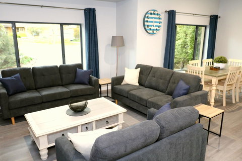 The Purple Door On Seaview - Events Australia 6