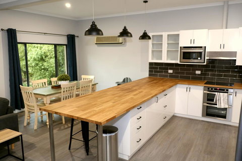 The Purple Door On Seaview - Events Australia 2