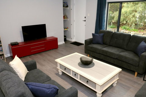 The Purple Door On Seaview - Events Australia 7