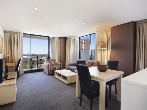 Oaks Adelaide Horizons Suites - Events Australia 13
