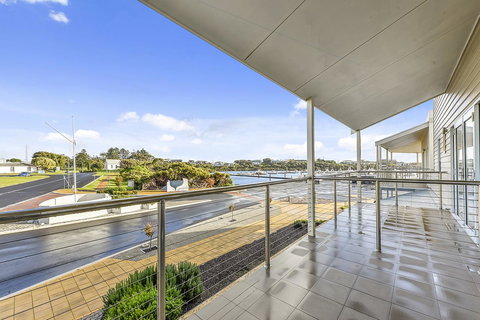 Aloha Waterfront Properties - Events Australia 23