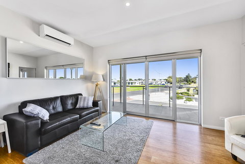 Aloha Waterfront Properties - Events Australia 26