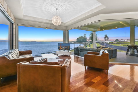 Aloha Waterfront Properties - Events Australia 4