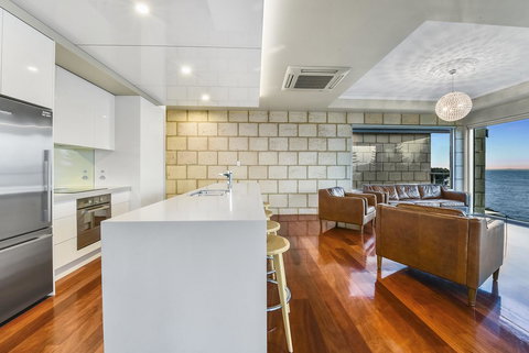 Aloha Waterfront Properties - Events Australia 22