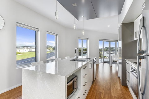 Aloha Waterfront Properties - Events Australia 15