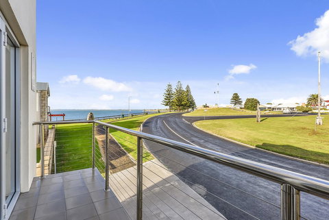 Aloha Waterfront Properties - Events Australia 14