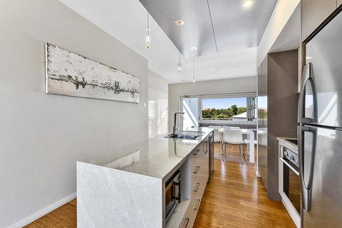 Aloha Waterfront Properties - Events Australia 25