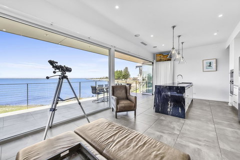 Aloha Waterfront Properties - Events Australia 8