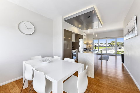 Aloha Waterfront Properties - Events Australia 27