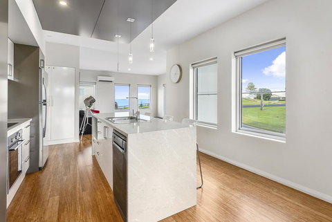 Aloha Waterfront Properties - Events Australia 6