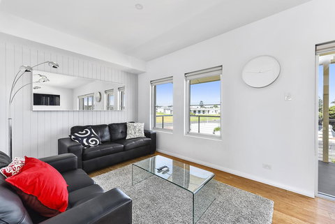 Aloha Waterfront Properties - Events Australia 17