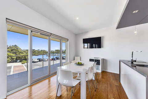 Aloha Waterfront Properties - Events Australia 20