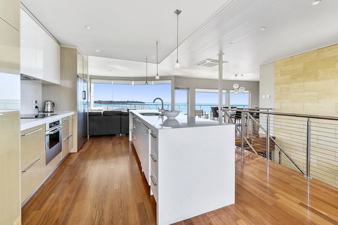 Aloha Waterfront Properties - Events Australia 5