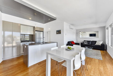 Aloha Waterfront Properties - Events Australia 18