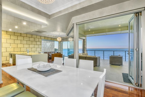 Aloha Waterfront Properties - Events Australia 9