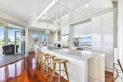 Aloha Waterfront Properties - Events Australia 7