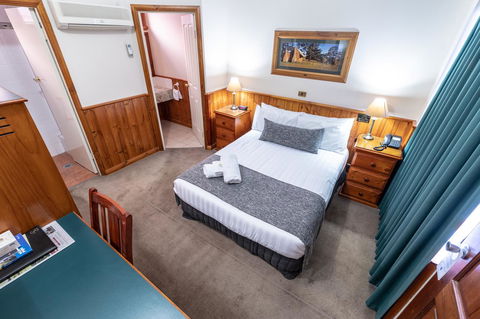 Astor Inn - Tourism Bookings 2