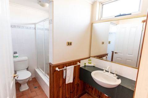 Astor Inn - Tourism Bookings 14