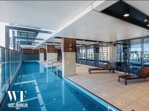 Resort Style Luxury City Apartment + Free Car Parking - Events Australia 1