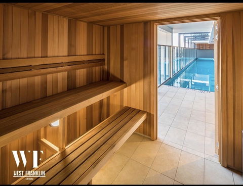 Resort Style Luxury City Apartment + Free Car Parking - Events Australia 15