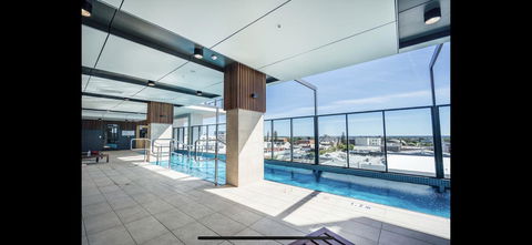 Resort Style Luxury City Apartment + Free Car Parking - Events Australia 16