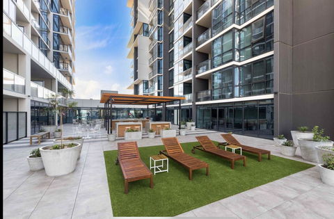 Resort Style Luxury City Apartment + Free Car Parking - Events Australia 23