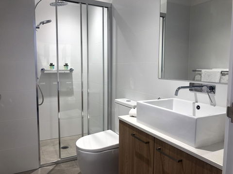 Resort Style Luxury City Apartment + Free Car Parking - Events Australia 7