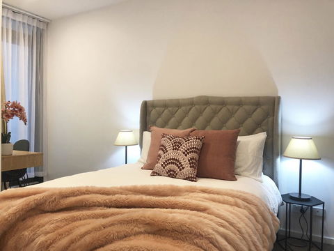 Resort Style Luxury City Apartment + Free Car Parking - Events Australia 3
