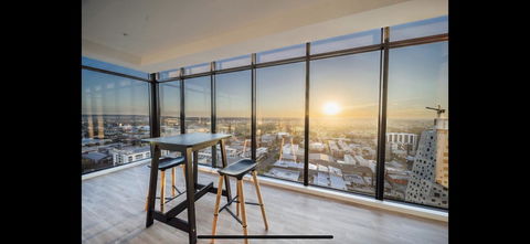 Resort Style Luxury City Apartment + Free Car Parking - Events Australia 25