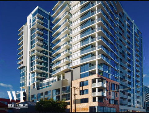Resort Style Luxury City Apartment + Free Car Parking - Events Australia 0
