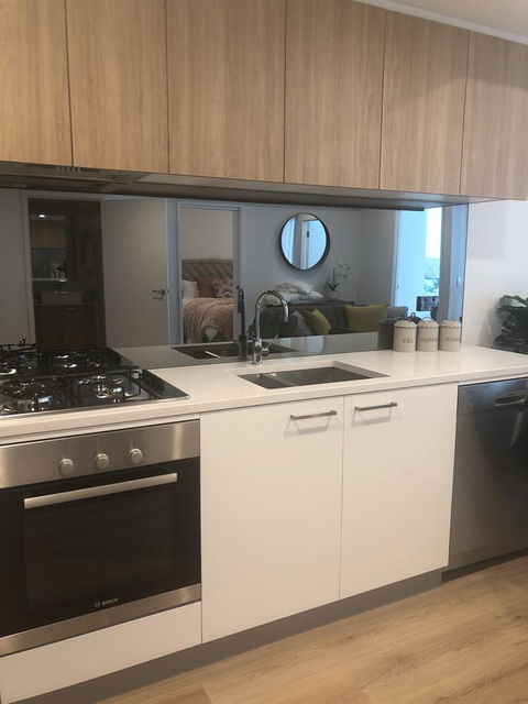 Resort Style Luxury City Apartment + Free Car Parking - Events Australia 33
