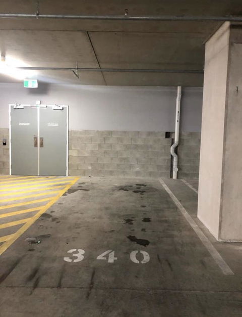 Resort Style Luxury City Apartment + Free Car Parking - Events Australia 30