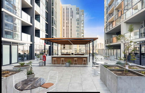 Resort Style Luxury City Apartment + Free Car Parking - Events Australia 21