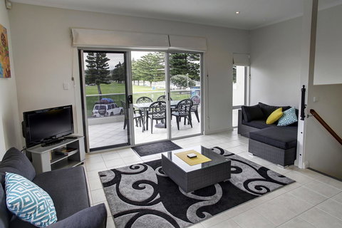 Tasman Beachside Apartment - Events Australia 4