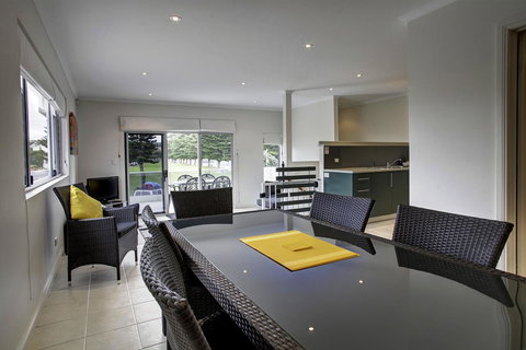 Tasman Beachside Apartment - Events Australia 5