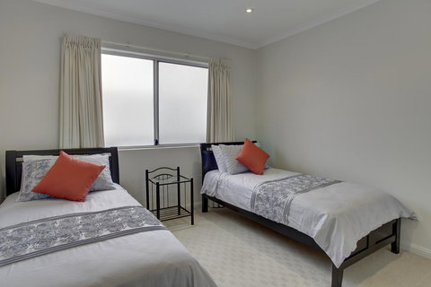Tasman Beachside Apartment - Events Australia 9