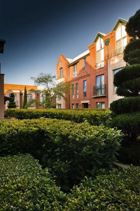 Majestic Old Lion Apartments - Events Australia 17