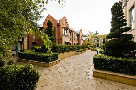 Majestic Old Lion Apartments - Events Australia 19