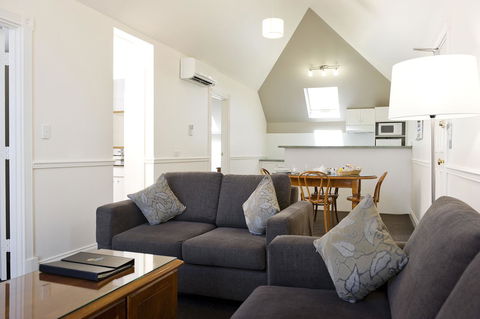 Majestic Old Lion Apartments - Events Australia 11