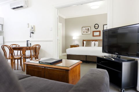 Majestic Old Lion Apartments - Events Australia 10