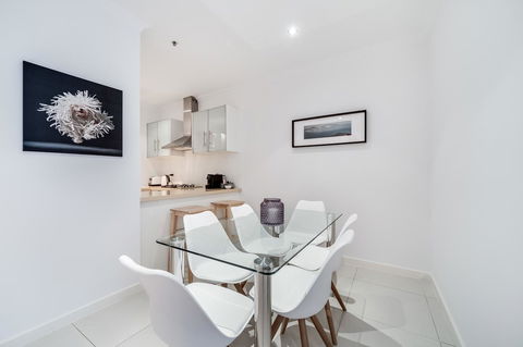 York Apartments On Grenfell - Accommodation Europe 6