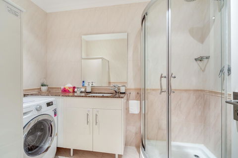 York Apartments On Grenfell - Accommodation Europe 15