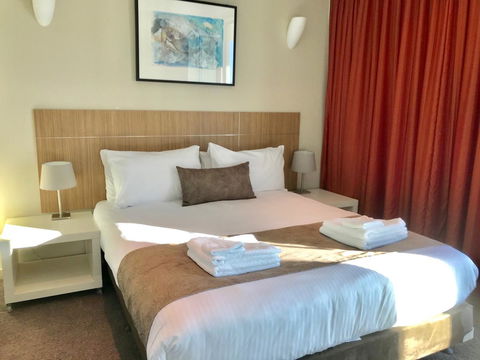 Adelaide DressCircle Apartments - North Terrace - Events Australia 5