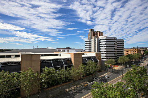 Adelaide DressCircle Apartments - North Terrace - Events Australia 35