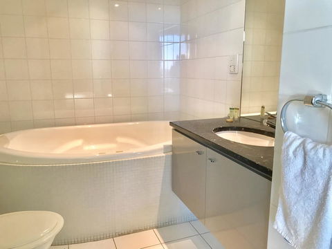 Adelaide DressCircle Apartments - North Terrace - Events Australia 6