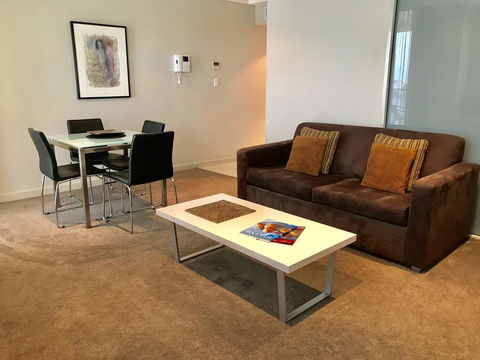 Adelaide DressCircle Apartments - North Terrace - Events Australia 10