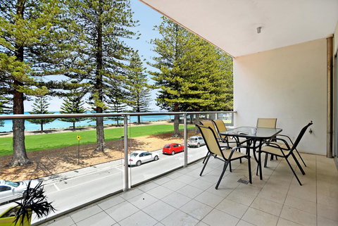 Breeze Beachfront Apartment - Events Australia 5