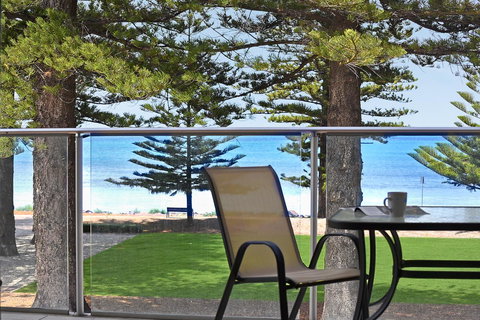 Breeze Beachfront Apartment - Events Australia 3