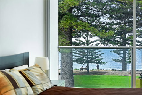 Breeze Beachfront Apartment - Events Australia 11